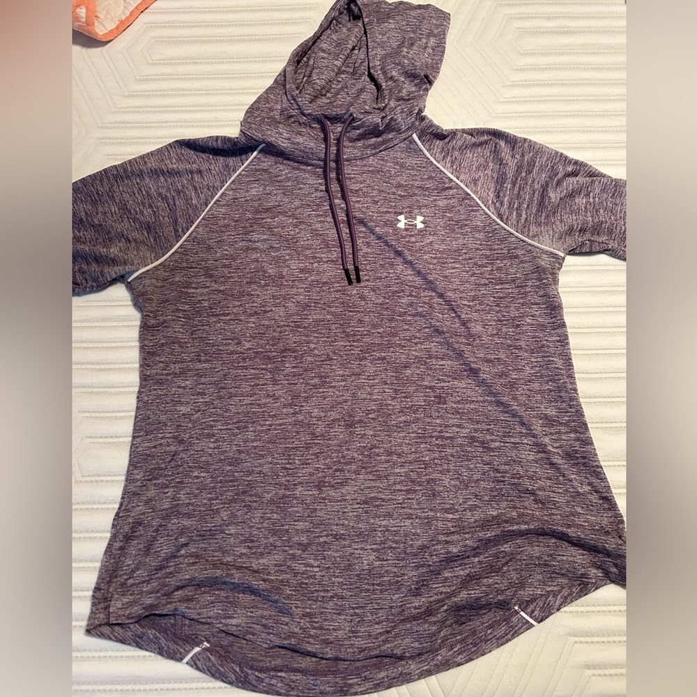 Women’s Under Armour light pullover